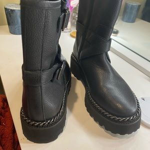 Vince camuto combat boots size 6.5